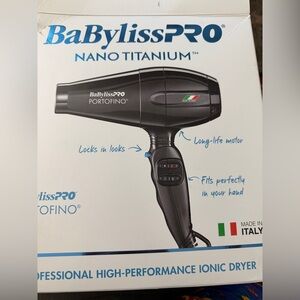 Babybliss pro nano titanium
Dryer new in box